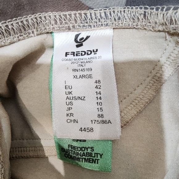 Camo Print Women's Pants - Picture 4 of 5